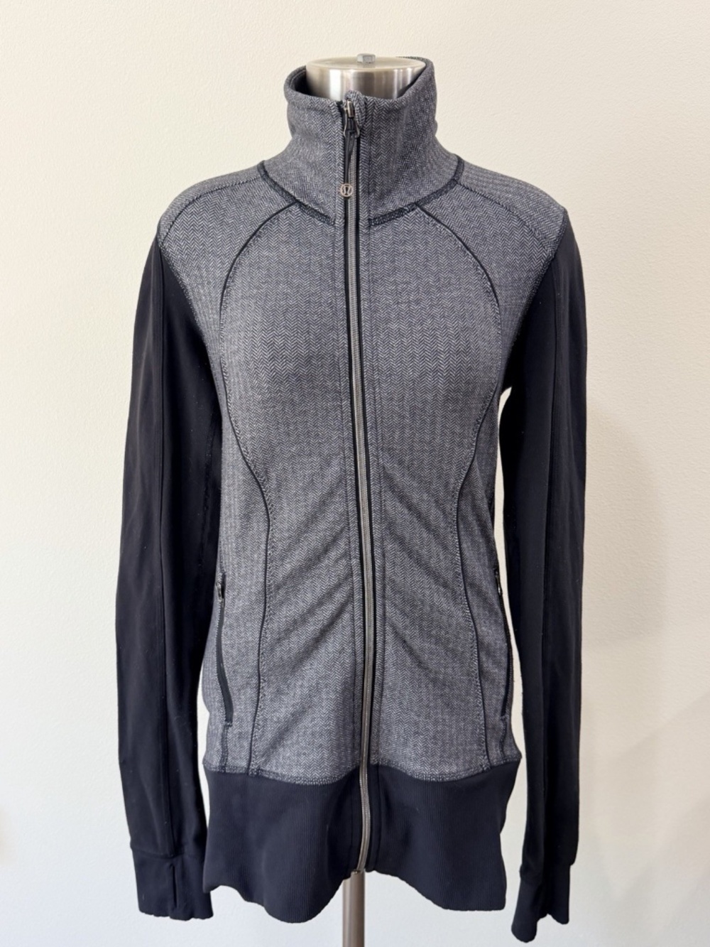 Lululemon Nice Asana Jacket Womens Zip Up Thumbhole Stretch Gray Herringbone 6